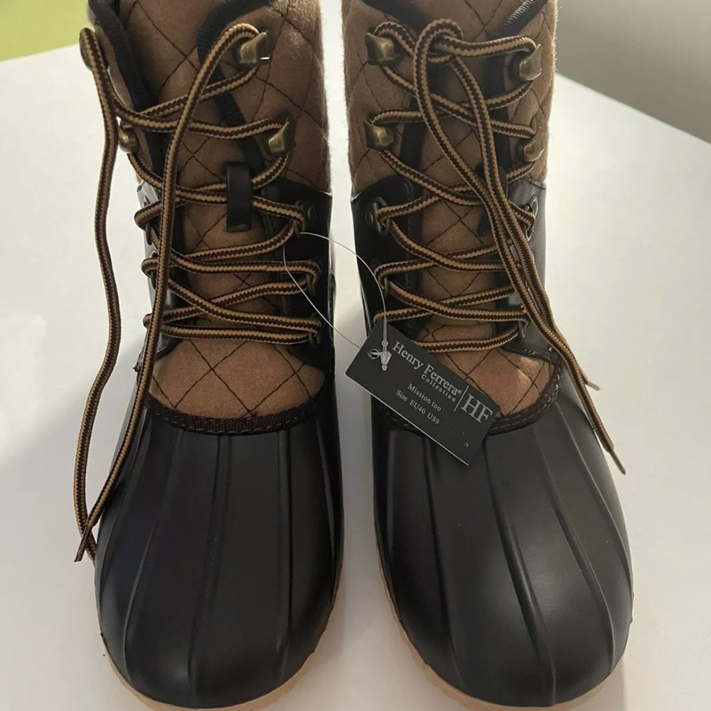 Henry Ferrera Collection Mission too Tan Duck Boot Women’s | Size 9 | Brown